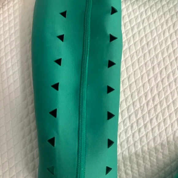 GIGI C Vibrant Green Cutout Swim Bodysuit - Picture 4 of 12